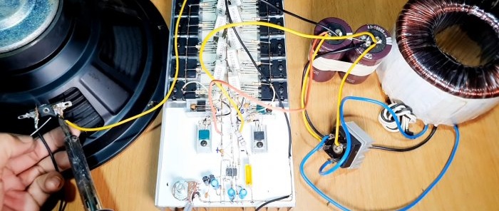 Assembling a 500 W amplifier using transistors for surface mounting