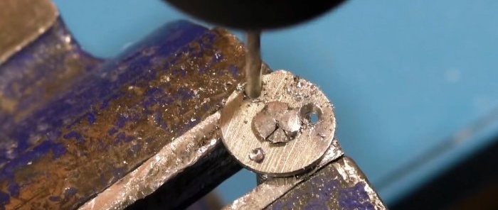 Cara membuat pistol pelekap dari sekeping paip PVC