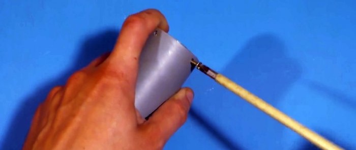 كيفية صنع مسدس تركيب من قطعة من الأنابيب البلاستيكية