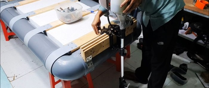 Kako napraviti lagani čamac od PVC cijevi za jedno veče