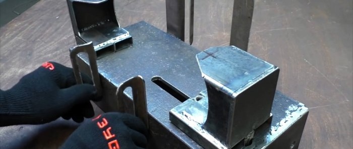 Diese Schleifmaschine reinigt rostige Rohre im Handumdrehen