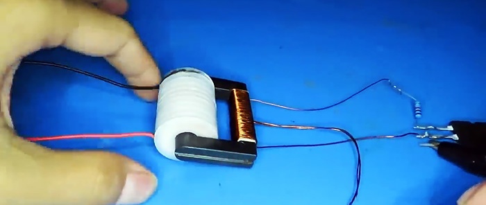 Sådan samles en simpel 40 kV højspændingsomformer ved hjælp af en transistor