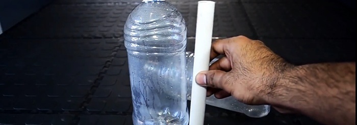Como usar garrafas para purificar água turva até ficar cristalina