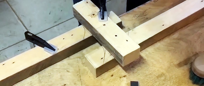 How to make a door to a bathhouse of an interesting design from old boards