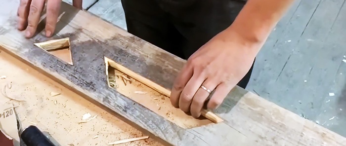 Πώς να φτιάξετε μια πόρτα σε ένα λουτρό με ενδιαφέρον σχέδιο από παλιές σανίδες