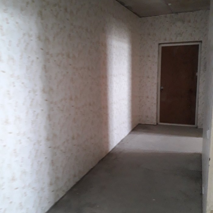 كيف علقت ورق الحائط في شقة من ثلاث غرف بمفردي
