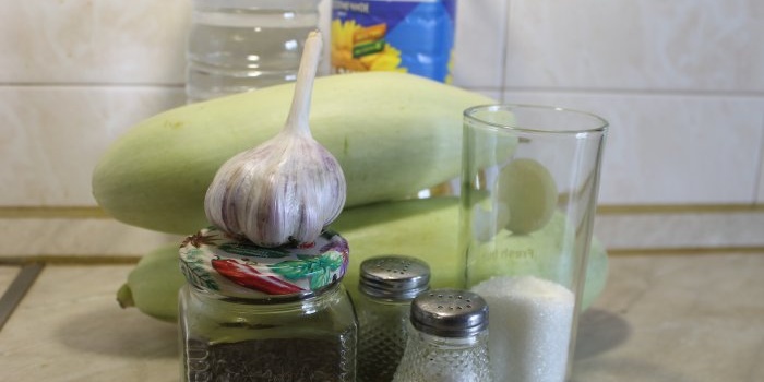 Ricetta semplice di zucchine marinate