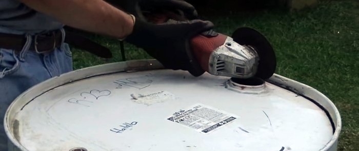 Hur man gör en betongblandare med en vikmekanism från en fat