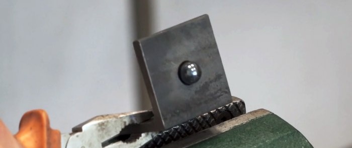 Како направити алат за уградњу кованих заковица од опруге и лежаја амортизера