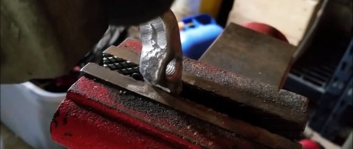 Il modo più semplice per fondere dadi ad alette in alluminio senza un forno a muffola per il taglio del filo e altre difficoltà
