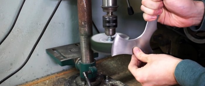 Ako vyrobiť ľahkú kempingovú sekeru zo starého disku bez kovania alebo tepelného spracovania