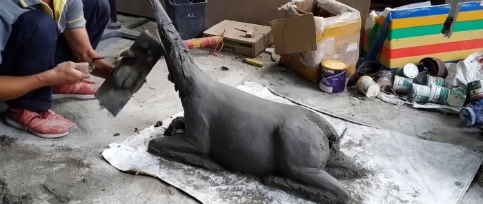 How to make a magnificent garden figure from ordinary concrete