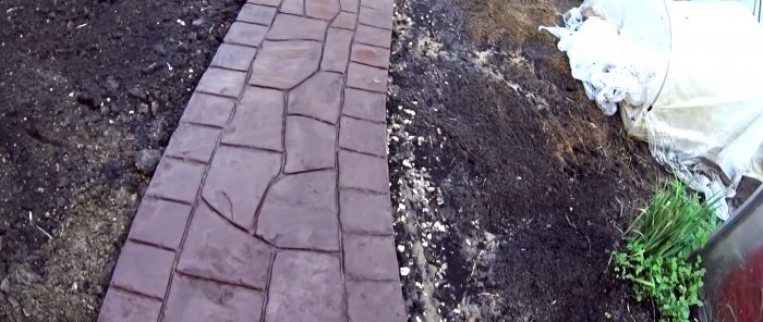Realizzare un sentiero da giardino in cemento sotto una pietra con le tue mani non è difficile
