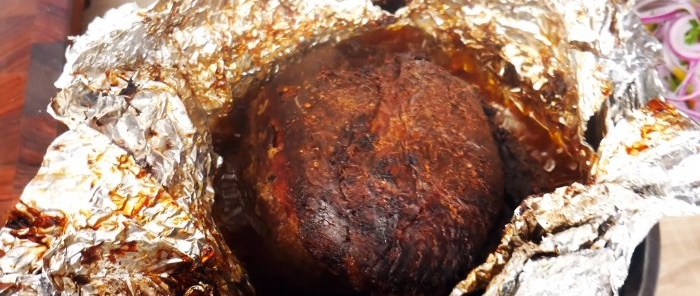 Sådan bager du 5 kg kød i en pit i ét stykke