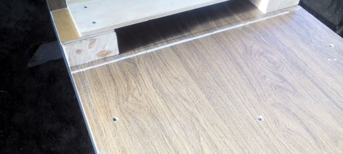 Maginhawa at simpleng workbench para sa trimming boards