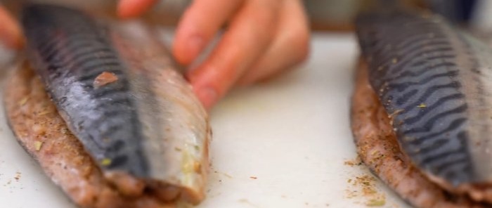 Murmansk-Schmalz oder würzige, leicht gesalzene marinierte Makrele