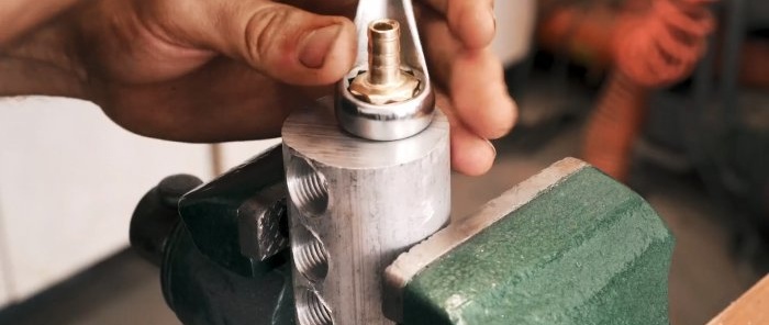 Како направити пријемник за аирбрусх компресор од аеросолних лименки