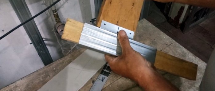 Hur man gör den starkaste inteckningen för gips för att hänga batteriskåp eller en horisontell stång