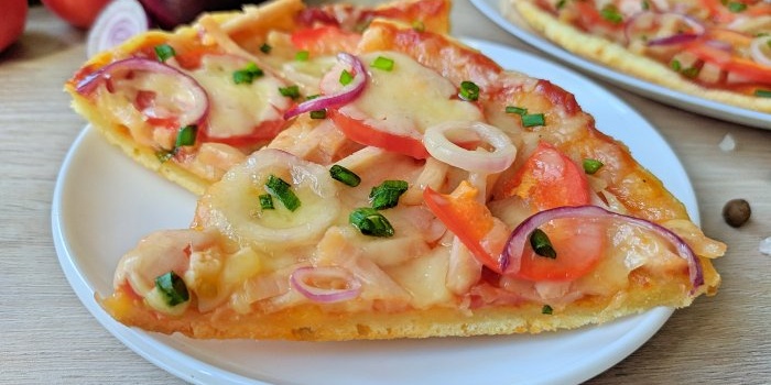 Pizza veloce senza lievito in padella