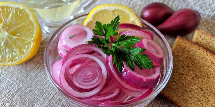 Instant pickled onions