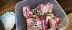 Manteca de cerdo en salmuera, un sabor único y familiar desde la infancia