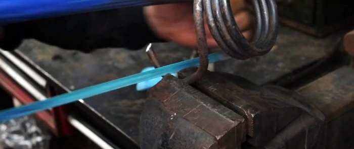 Hvordan restaurere og lage en kul øks ved hjelp av en kjede