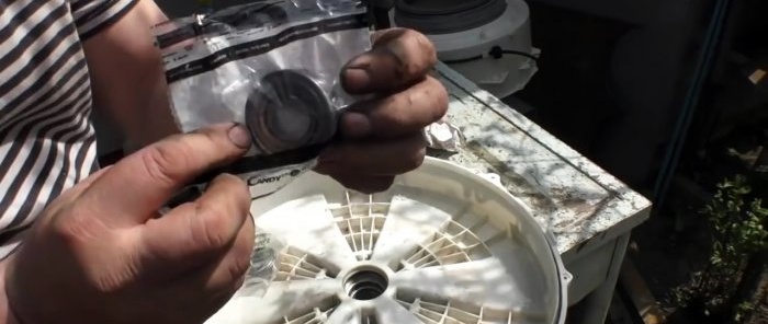 Hur man återställer axeln under oljetätningen på en tvättmaskin