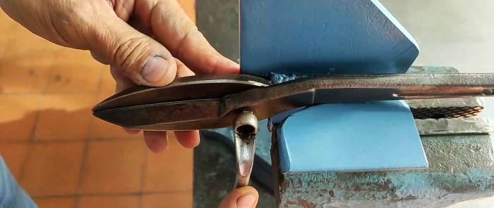 Pákové nožnice na kov od obyčajných