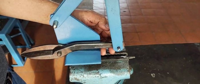 Pákové nůžky na kov od obyčejných