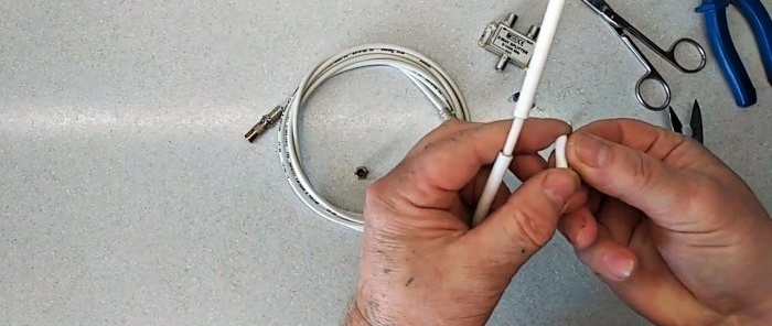 Una semplice antenna per la TV digitale con le tue mani basata su uno splitter