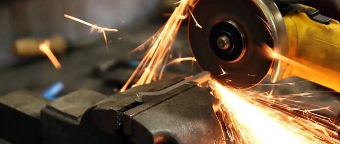 En uråldrig metod att förvandla mjukt stål till hårt stål.