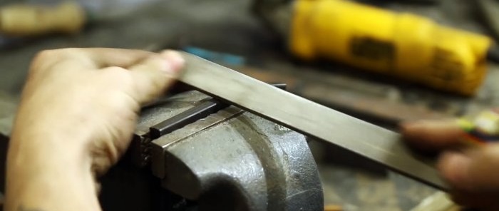 Um método antigo de transformar aço macio em aço duro.