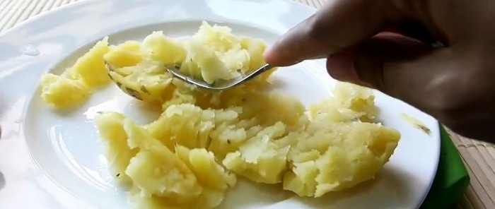 Te mostraré cómo hacer una guarnición con patatas reales más rápido que preparar bpshka.