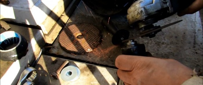 Sådan installeres en borepatron på et smergelskaft uden en drejebænk