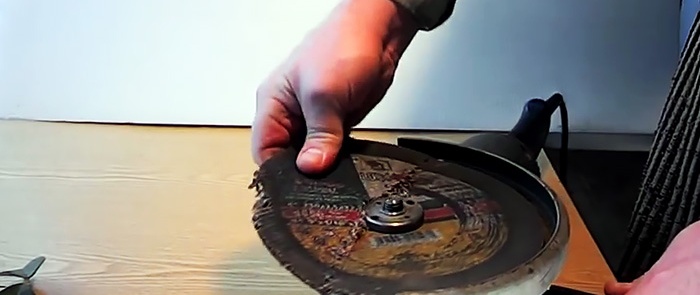 Како без проблема одврнути угаону брусилицу ако је диск заглавио и поломљен.Савет искусног бравара