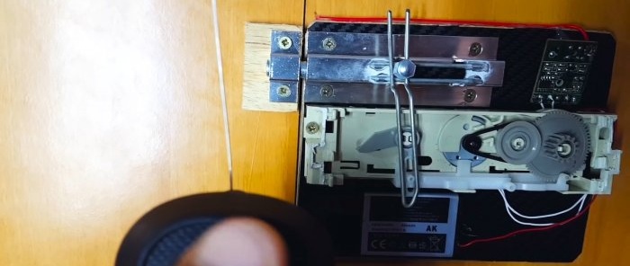 كيفية عمل قفل إلكتروني من محرك أقراص DVD