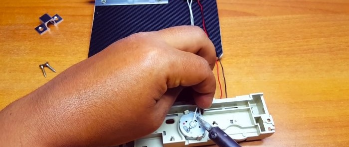Paano gumawa ng electronic lock mula sa isang DVD drive