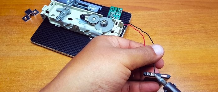 Πώς να φτιάξετε μια ηλεκτρονική κλειδαριά από μια μονάδα DVD