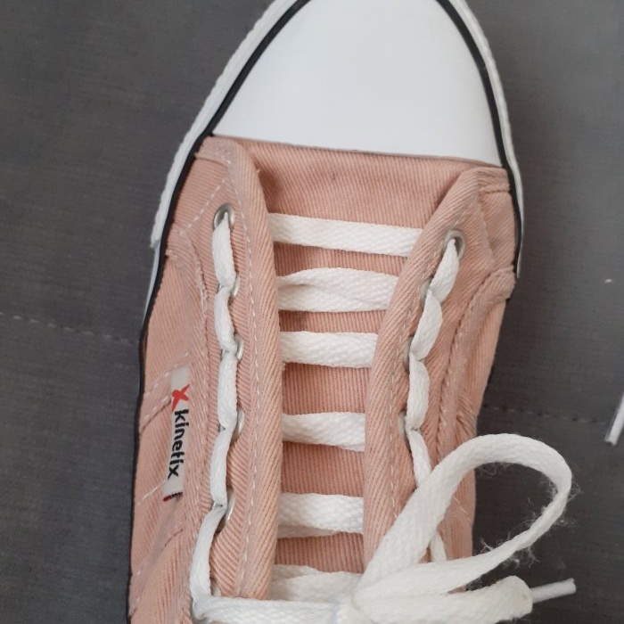 Hãy để đôi giày của bạn trở nên sành điệu với 5 kiểu buộc dây đơn giản mà thú vị