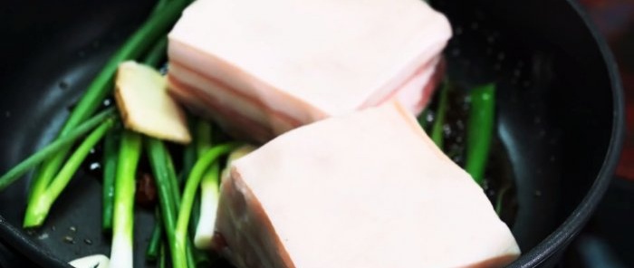 דרך חמה לבשל במהירות שומן חזיר בסגנון סיני