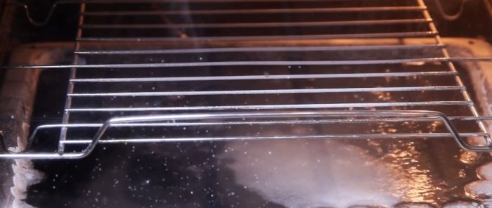 كيفية تنظيف صينية الخبز والفرن من رواسب الكربون بدون مواد كيميائية تجارية