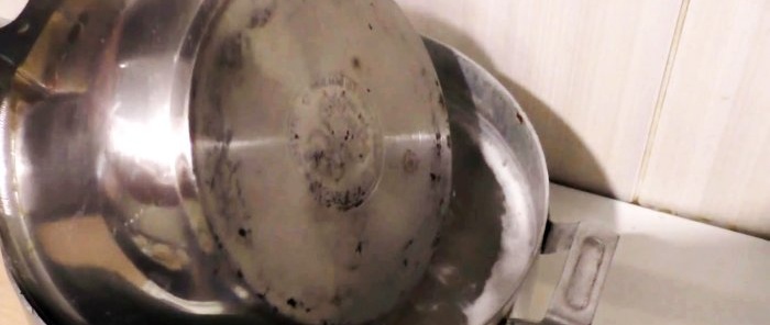 How to clean the bottom of a pot or frying pan from carbon deposits without effort