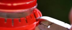 5 handige knutselwerkjes van de halzen en handvatten van plastic flessen