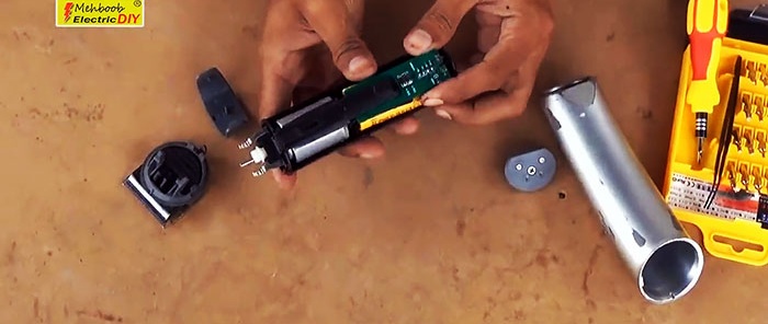 Как да ремонтирате безжична електрическа самобръсначка или машинка за подстригване, ако не стартира