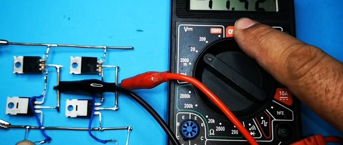 Como fazer um circuito de controle de motor Ligar e reverter com dois botões