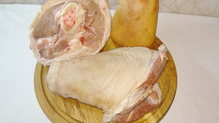 Kako pripremiti meso od svinjske koljenice u PET boci
