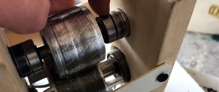 Hur man gör en maskin från rotorer från elmotorer för att snabbt ta bort isolering från ledningar