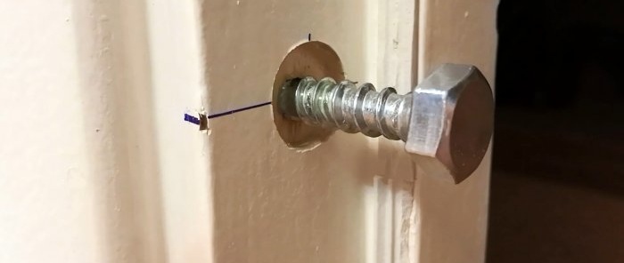 Hvordan lage en stille magnetisk dørlås