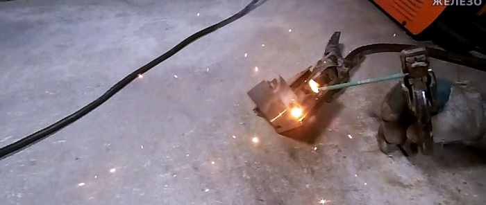 Hvordan lage en elektrisk grillspytt fra en vindusviskermotor