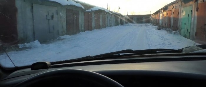 Cosa fare prima di parcheggiare l'auto in modo che al mattino non ci sia ghiaccio sui finestrini